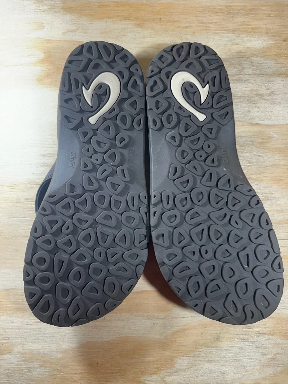 OluKai slip flip